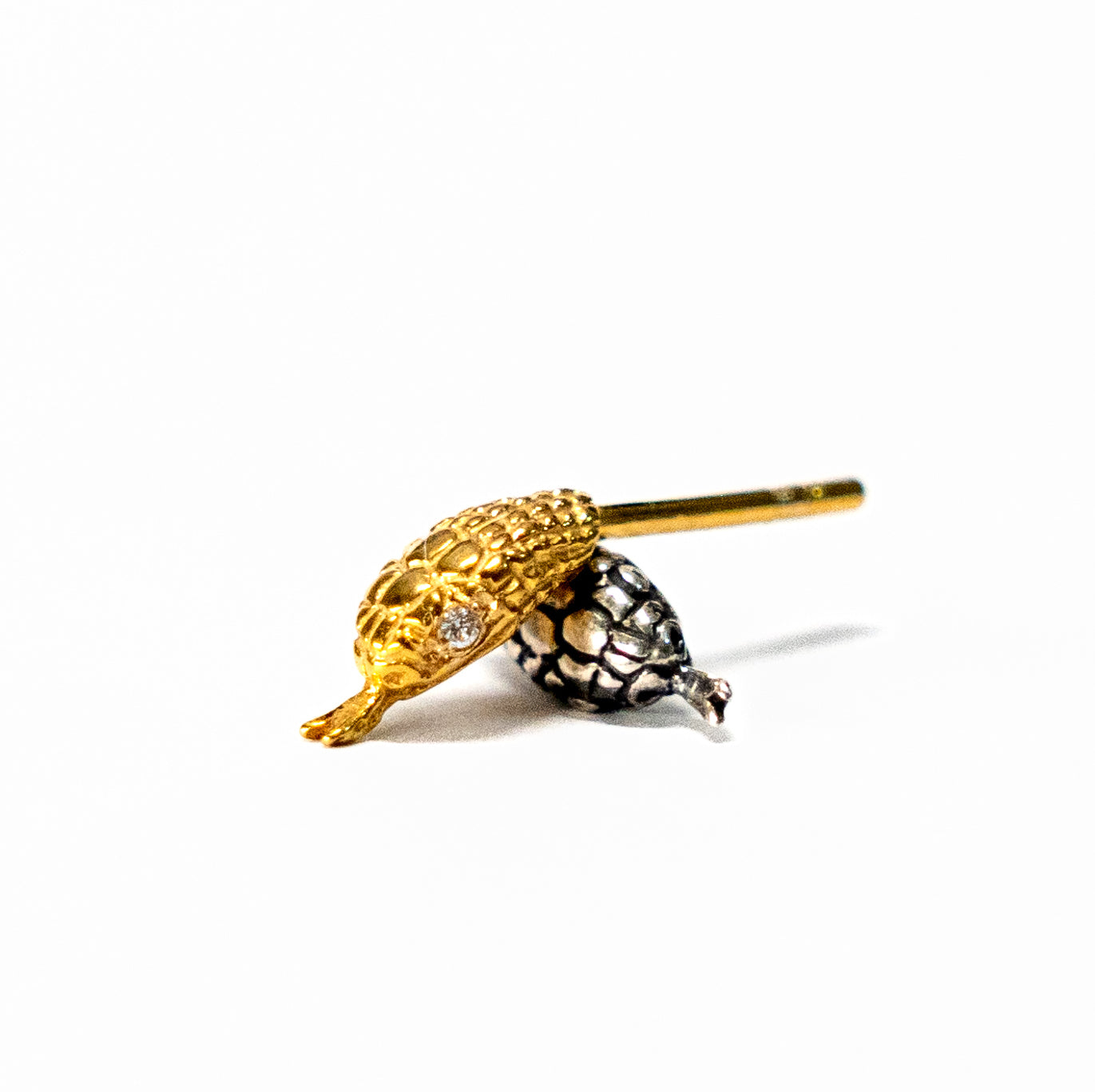 Arete coatl oro amarillo de 18K con diamantes