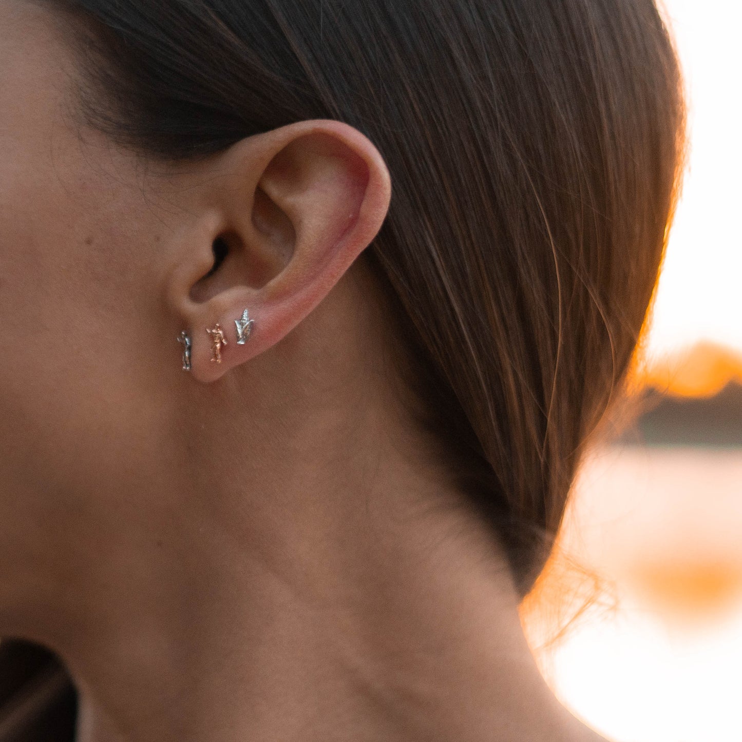 Arete luchador con baño oro rosa